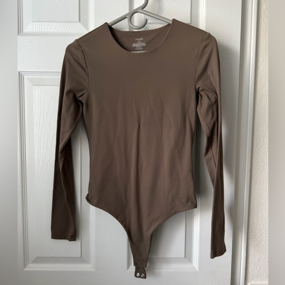 Nuuds Scoop Neck Bodysuit Small Mocha Long Sleeve Thong Stretch Minimalist EUC